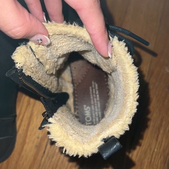 Toms Boots with Shearling - Picture 7 of 10
